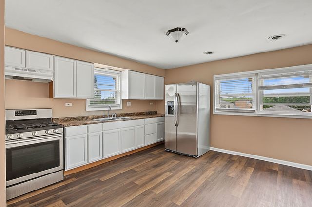 13148 S Escanaba Avenue, Chicago, IL 60633