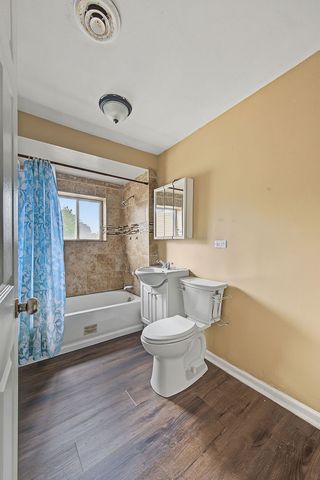 13148 S Escanaba Avenue, Chicago, IL 60633