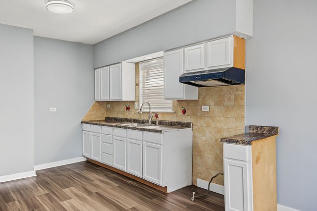 13148 S Escanaba Avenue, Chicago, IL 60633