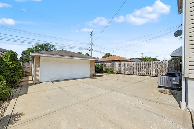13148 S Escanaba Avenue, Chicago, IL 60633