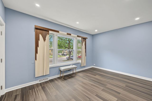 13148 S Escanaba Avenue, Chicago, IL 60633