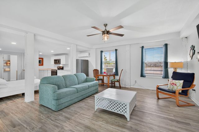 3820 Treasure Circle, Panama City Beach, FL 32408