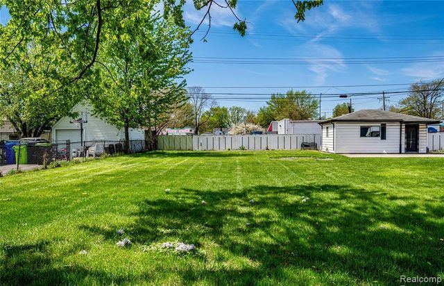 26143 Groveland Street, Madison Heights, MI 48071