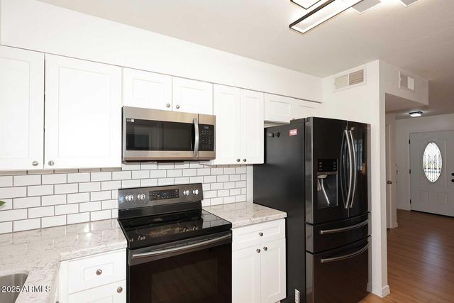 11442 N COGGINS Drive, Sun City, AZ 85351