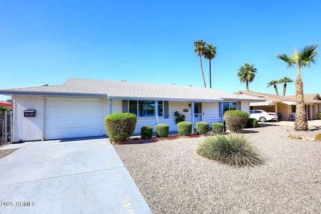 11442 N COGGINS Drive, Sun City, AZ 85351