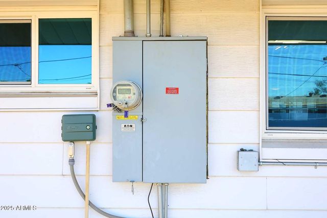 11442 N COGGINS Drive, Sun City, AZ 85351