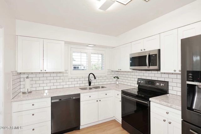 11442 N COGGINS Drive, Sun City, AZ 85351