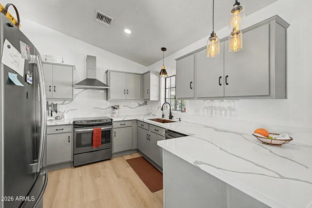 18221 N 42ND Street, Phoenix, AZ 85032