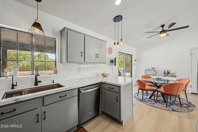 18221 N 42ND Street, Phoenix, AZ 85032