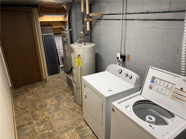 12 Hennig Dr, Whitehall, PA 15236