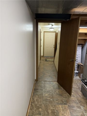 12 Hennig Dr, Whitehall, PA 15236