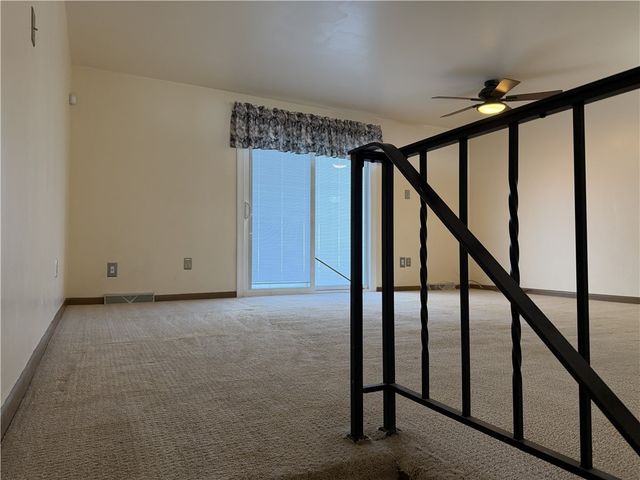 12 Hennig Dr, Whitehall, PA 15236