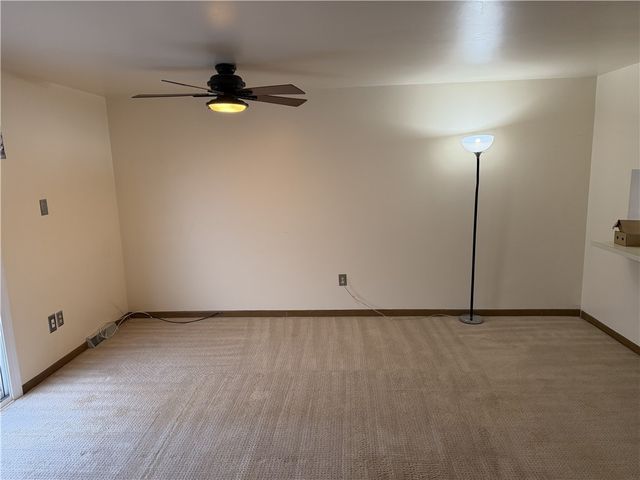 12 Hennig Dr, Whitehall, PA 15236