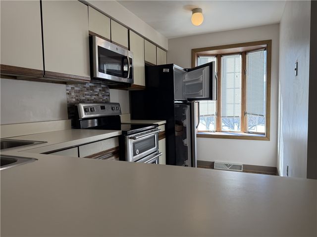 12 Hennig Dr, Whitehall, PA 15236