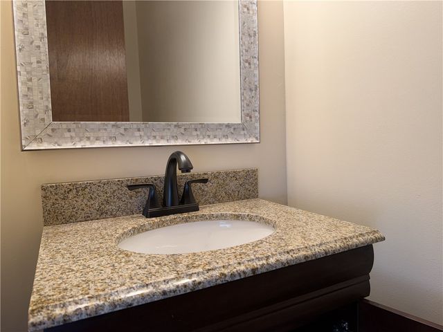 12 Hennig Dr, Whitehall, PA 15236