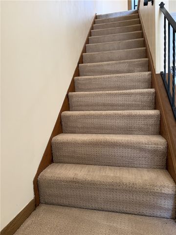 12 Hennig Dr, Whitehall, PA 15236