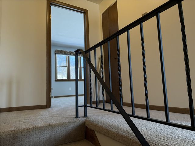 12 Hennig Dr, Whitehall, PA 15236