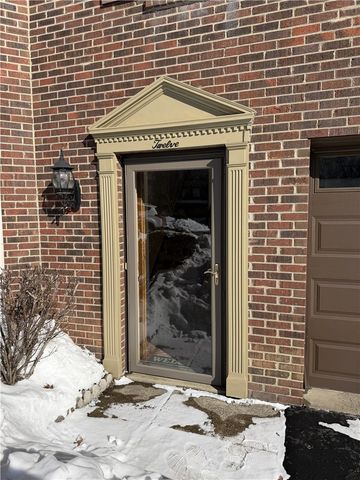 12 Hennig Dr, Whitehall, PA 15236