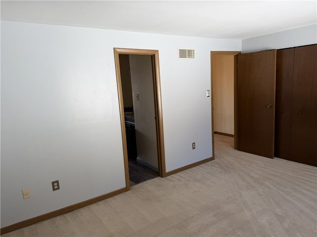 12 Hennig Dr, Whitehall, PA 15236