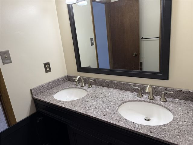 12 Hennig Dr, Whitehall, PA 15236