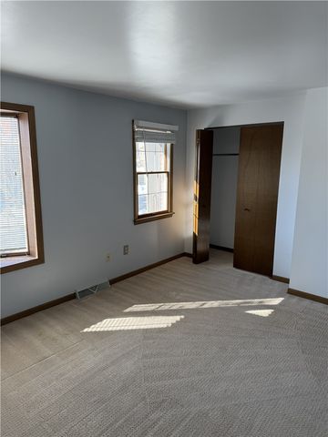 12 Hennig Dr, Whitehall, PA 15236