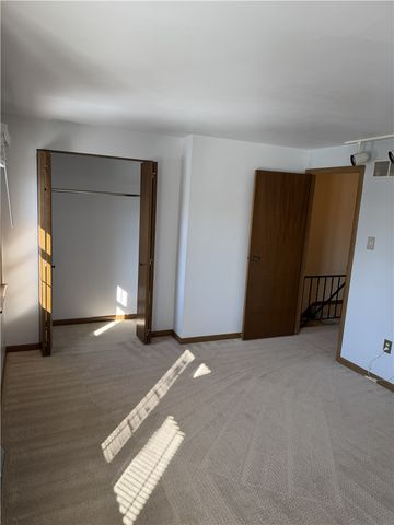 12 Hennig Dr, Whitehall, PA 15236