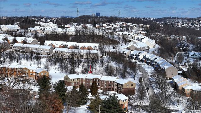 12 Hennig Dr, Whitehall, PA 15236