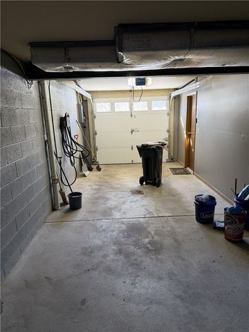 12 Hennig Dr, Whitehall, PA 15236