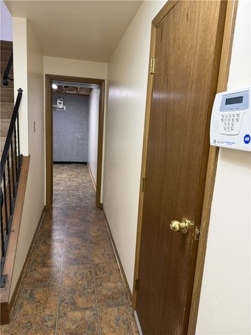 12 Hennig Dr, Whitehall, PA 15236