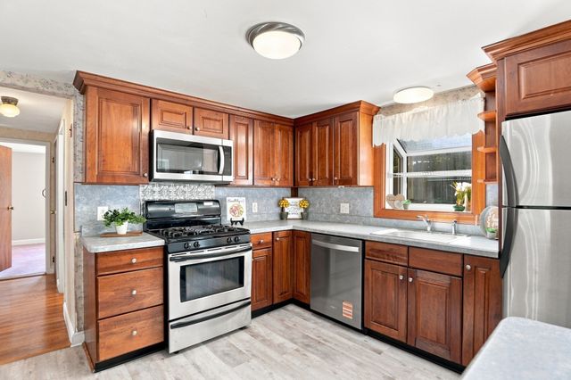 23 Mayflower Road, Woburn, MA 01801