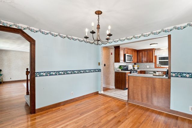23 Mayflower Road, Woburn, MA 01801