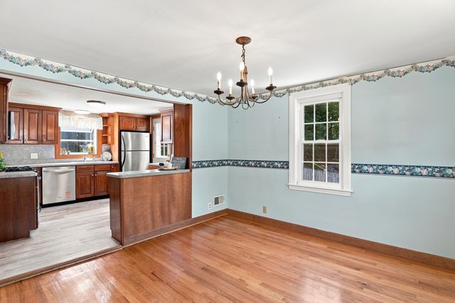 23 Mayflower Road, Woburn, MA 01801