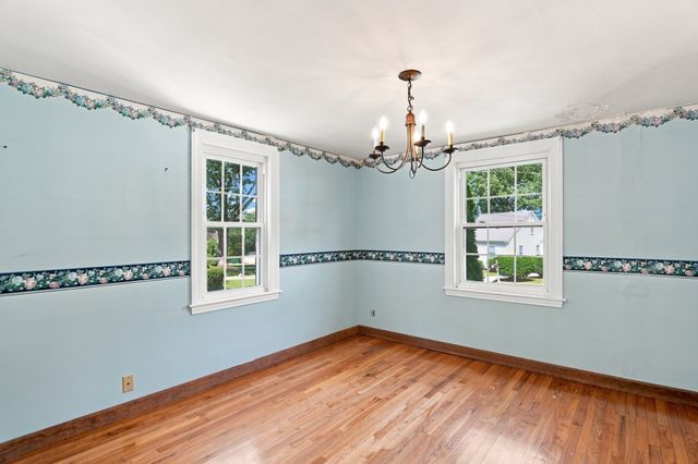 23 Mayflower Road, Woburn, MA 01801