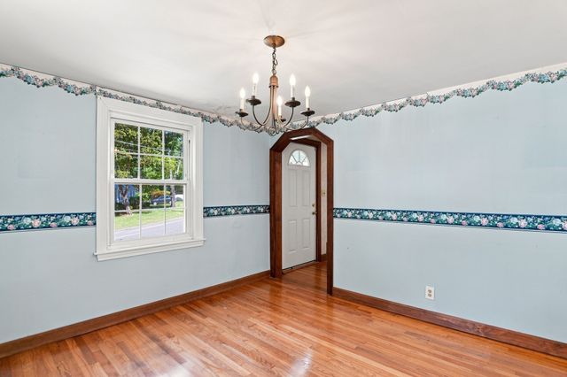 23 Mayflower Road, Woburn, MA 01801