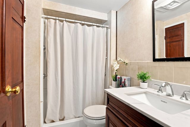 23 Mayflower Road, Woburn, MA 01801