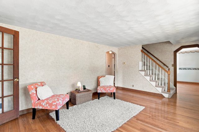 23 Mayflower Road, Woburn, MA 01801
