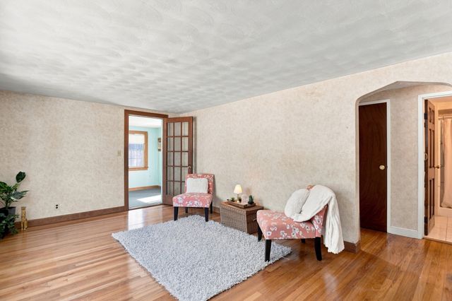 23 Mayflower Road, Woburn, MA 01801