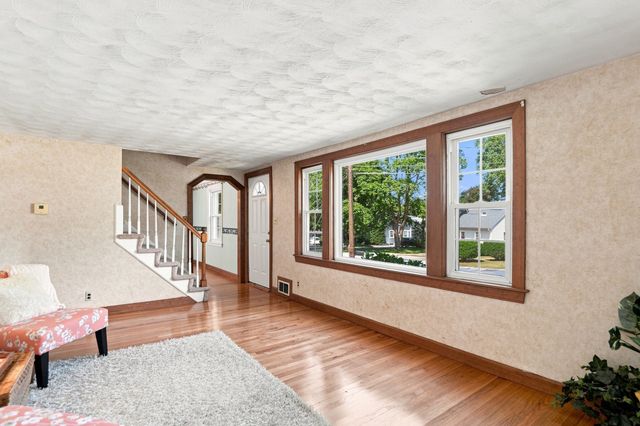 23 Mayflower Road, Woburn, MA 01801