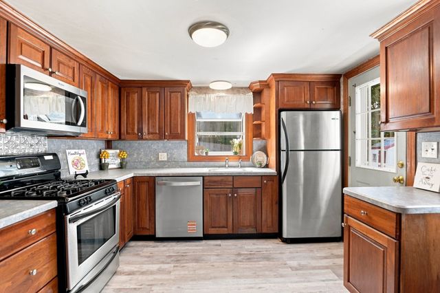 23 Mayflower Road, Woburn, MA 01801