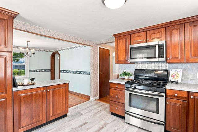 23 Mayflower Road, Woburn, MA 01801