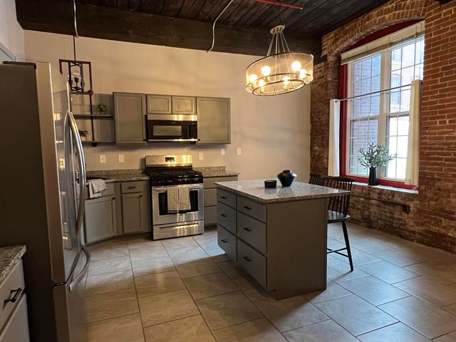 470 Silver St Apt 113, Manchester, NH 03103