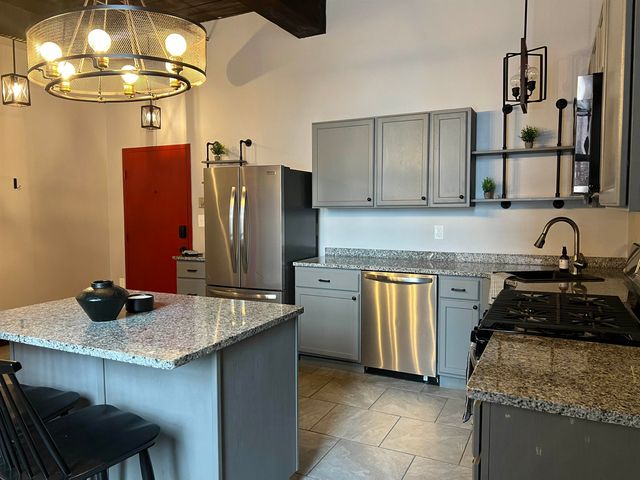 470 Silver St Apt 113, Manchester, NH 03103