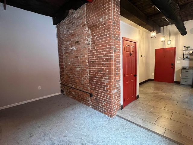 470 Silver St Apt 113, Manchester, NH 03103