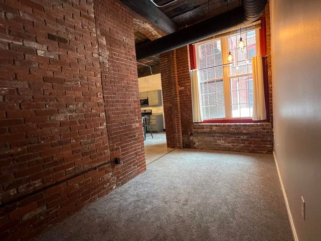 470 Silver St Apt 113, Manchester, NH 03103