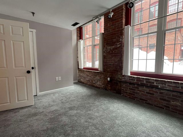 470 Silver St Apt 113, Manchester, NH 03103