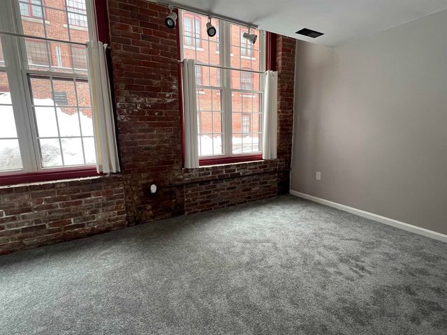 470 Silver St Apt 113, Manchester, NH 03103