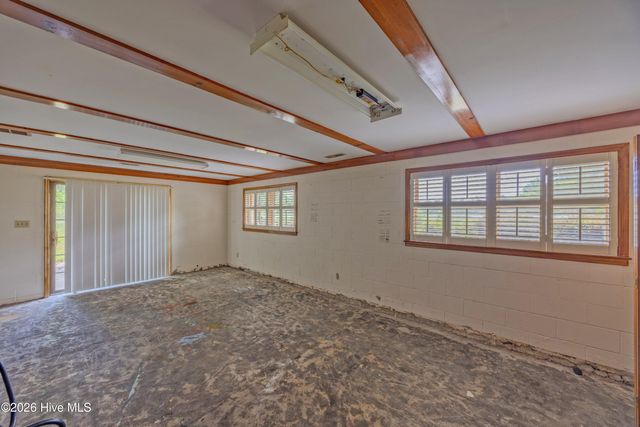 190 Halls Pond Road, Rose Hill, NC 28458