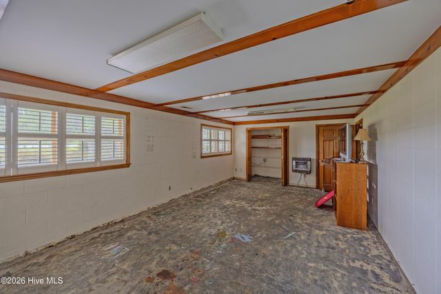 190 Halls Pond Road, Rose Hill, NC 28458