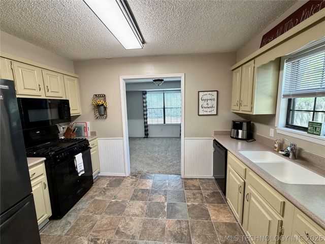 1807 SW 4th Street, Wagoner, OK 74467