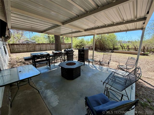 1807 SW 4th Street, Wagoner, OK 74467